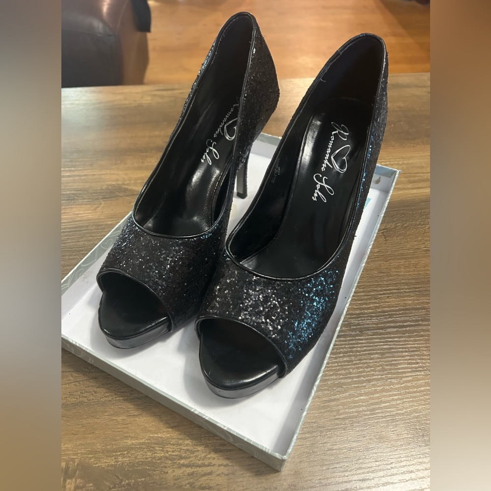 Romantic Soles Dasha Heels in black
